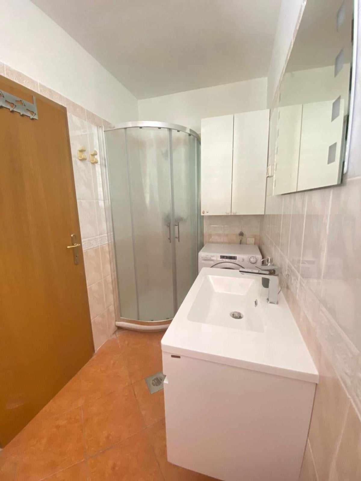 Apartma Lana21 Apartment Копер Екстериор снимка